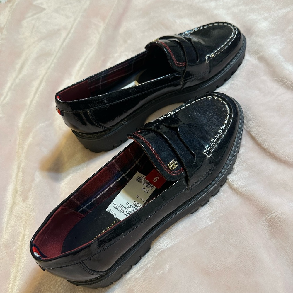 Tommy Hilfiger Black Loafers with Red Trim - Women’s 9
